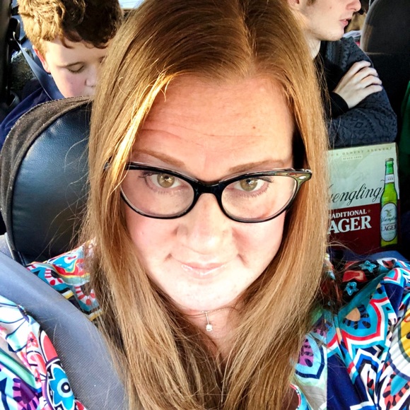 Meet your Posher, Cara - Picture 1 of 2